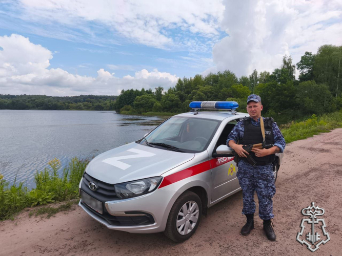 В Курской области сотрудник Росгвардии помог уберечь женщину от необдуманного поступка