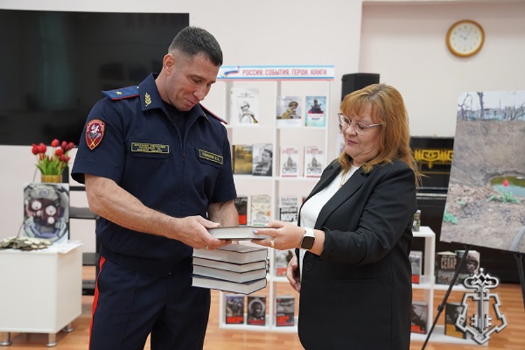 В Курске региональное Управление Росгвардии пополнило книжный фонд городских библиотек