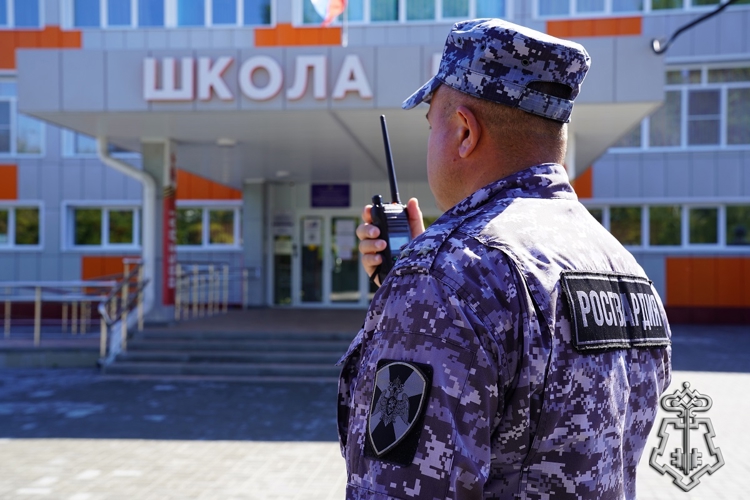 Всероссийские учения на объектах образования прошли при участии Росгвардии в Курске