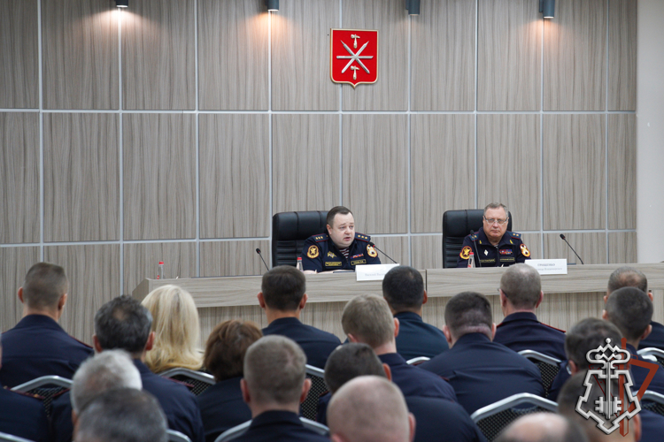 Заместитель директора Росгвардии генерал-полковник полиции Василий Сонин определил приоритеты развития вневедомственной охраны на Всероссийском совещании в Туле