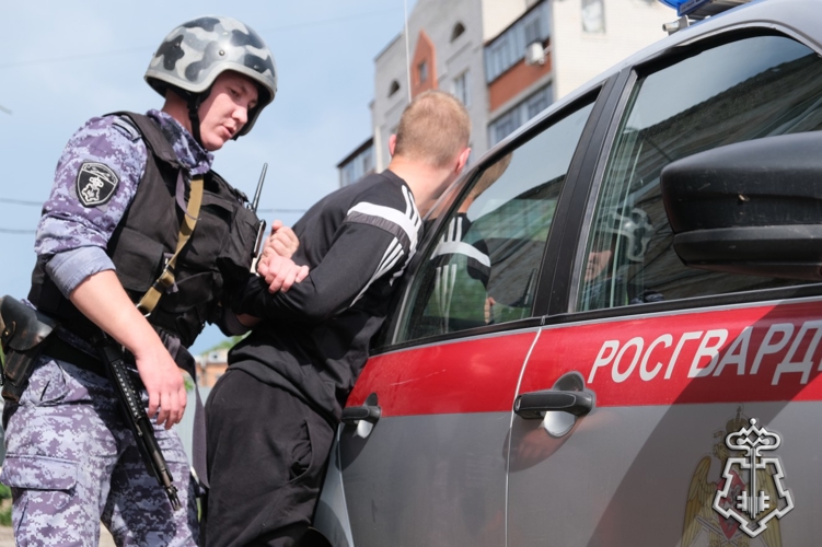 В Курске росгвардейцы задержали нетрезвого водителя иномарки