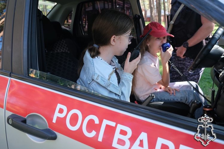 Росгвардейцы  продолжают проводить ведомственную акцию «Каникулы с Росгвардией» в Курске 