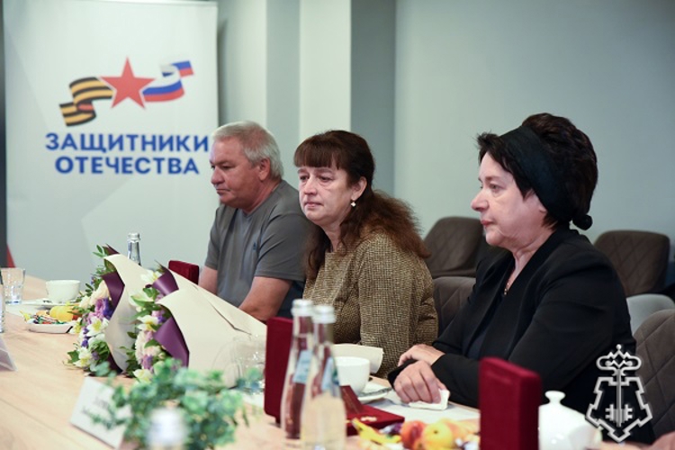 Семье погибшего росгвардейца вручили награду Курской области «За верность долгу и мужество» 