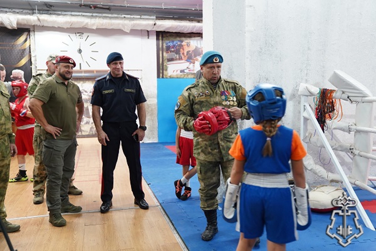 В Курске начальник регионального Управления Росгвардии посетил открытие нового учебно-тренировочного сезона в военно-патриотическом центре «Витязь»