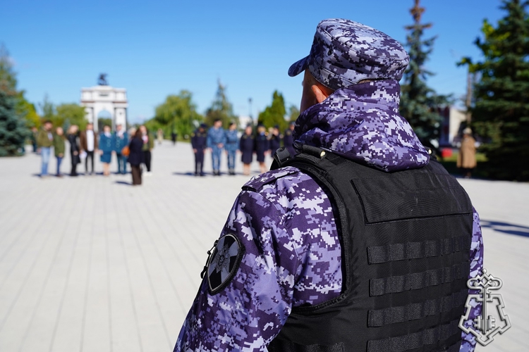 В Курске росгвардейцы обеспечили общественный порядок во время празднования Дня города и передвижения иконы Божией Матери «Знамение»