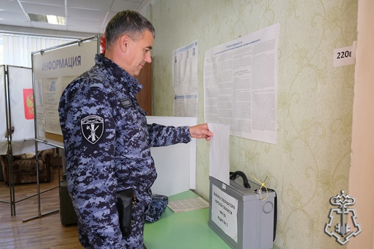 Росгвардейцы участвуют в Едином дне голосования в Курской области
