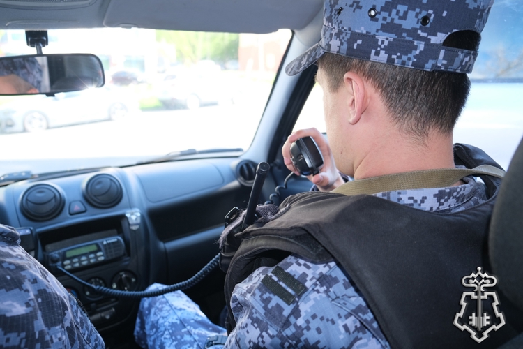 В Курске росгвардейцы задержали подозреваемого в нанесении ножевого ранения