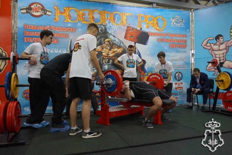 В Курске росгвардеец одержал победу в чемпионате по пауэрлифтингу
