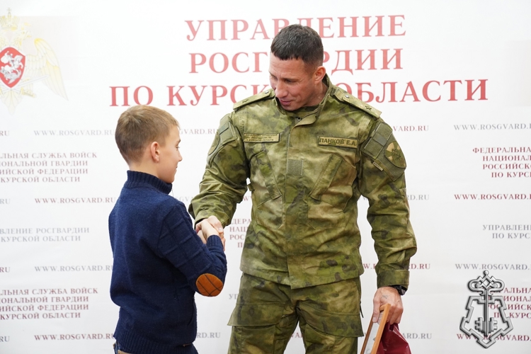 В Курске в региональном Управлении Росгвардии наградили победителей конкурса детского рисунка
