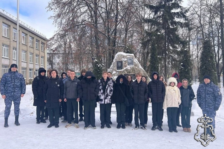 Росгвардейцы провели для курских кадет уроки мужества в честь воинов-афганцев