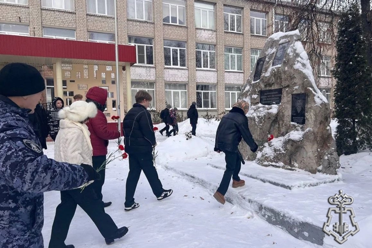Росгвардейцы провели для курских кадет уроки мужества в честь воинов-афганцев