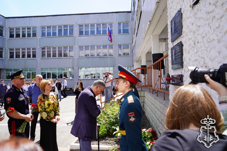 «Парту Героя» в память о сотруднике Росгвардии Вячеславе Гаврилове открыли в Курске
