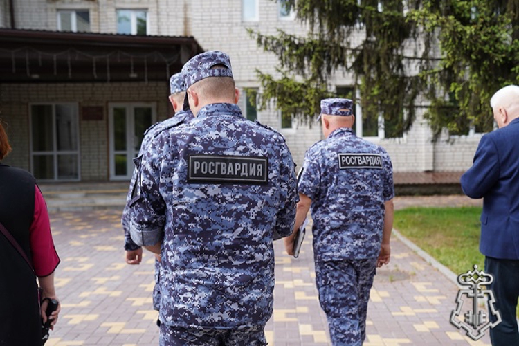 Росгвардия усилила меры безопасности в местах детского оздоровительного отдыха в Курской области