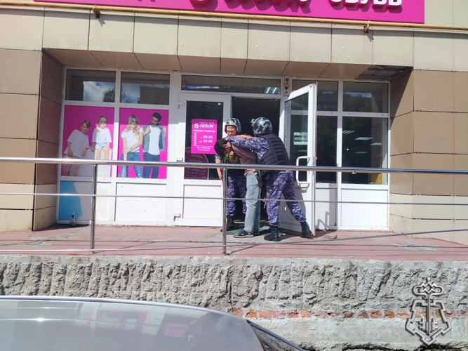 Сотрудники вневедомственной охраны в Курской области задержали мужчину, незаконно проникшего в магазин