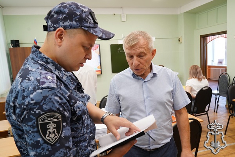 Росгвардейцы проверили безопасность 270 образовательных учреждений Курска и Курской области 