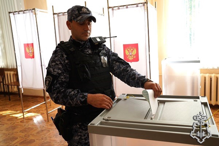  Сотрудники и военнослужащие Управления Росгвардии по Курской области реализуют своё избирательное право
