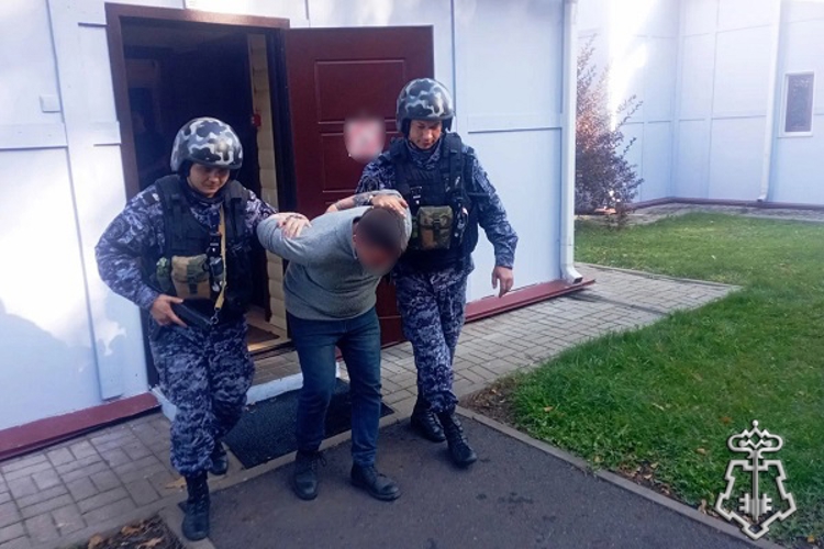 В Курской области росгвардейцы задержали мужчину после нападения на отдыхающего